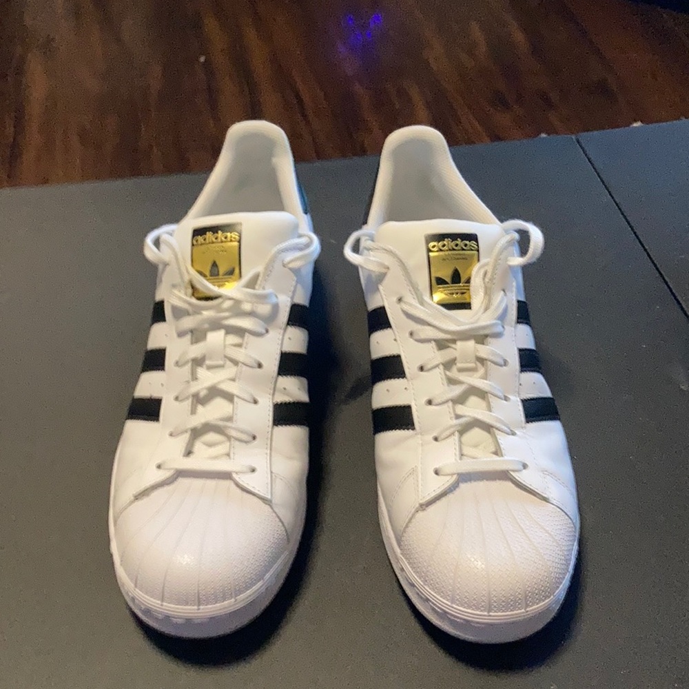Adidas superstars